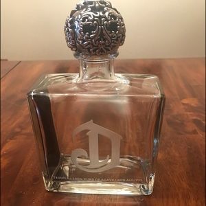 Deleon tequila bottle 750 (liquor not include)